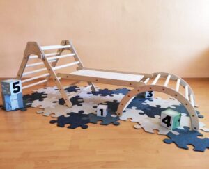 Pourquoi choisir le triangle de Pikler Montessori pour votre enfant ?