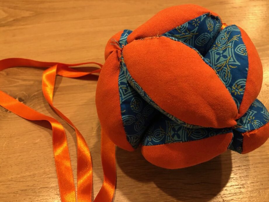 Balle de préhension Montessori Nido : Pourquoi choisir le coton bio ?