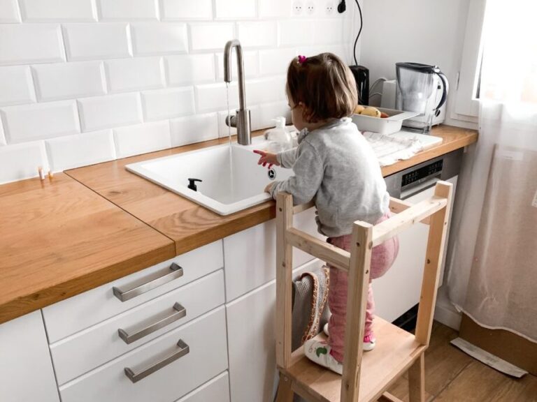 Comment choisir son meuble à marches Montessori ?