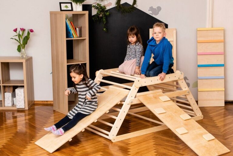 Quel est le meilleur triangle de Pikler pour grandir autrement ?