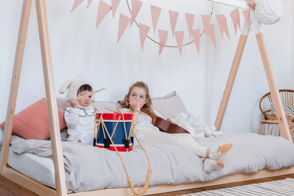 Quel lit de voyage Montessori choisir pour son enfant ?