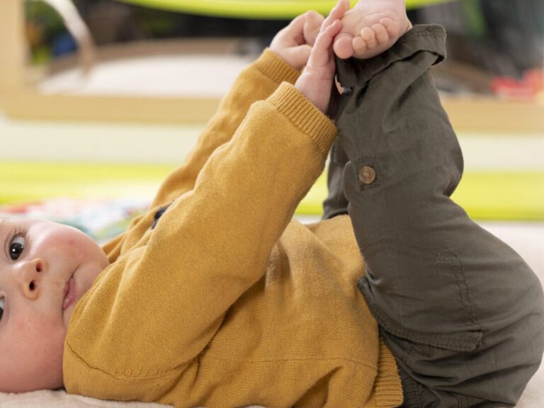 Quels jeux Montessori Nido pour stimuler bébé ?