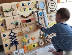 Table d'activité en bois pour bébé : quel modèle choisir ?
