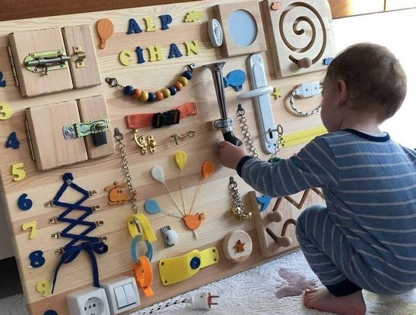 Comment choisir la meilleure table d'activité bois Montessori?