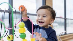 Comment choisir la meilleure table d'activités pour bébé?