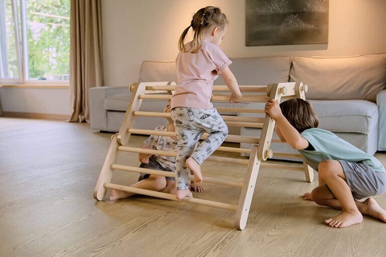 Comment utiliser le triangle de Pikler avec les parents en nature ?