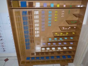 Où trouver le meilleur meuble meuble perles Montessori ?