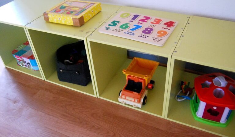 Pourquoi choisir le tour d'observation King Jouet pour votre enfant Montessori ?