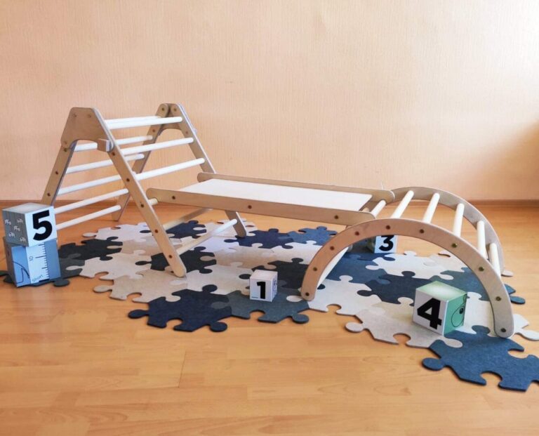 Pourquoi choisir un triangle de Pikler pour votre bébé ?