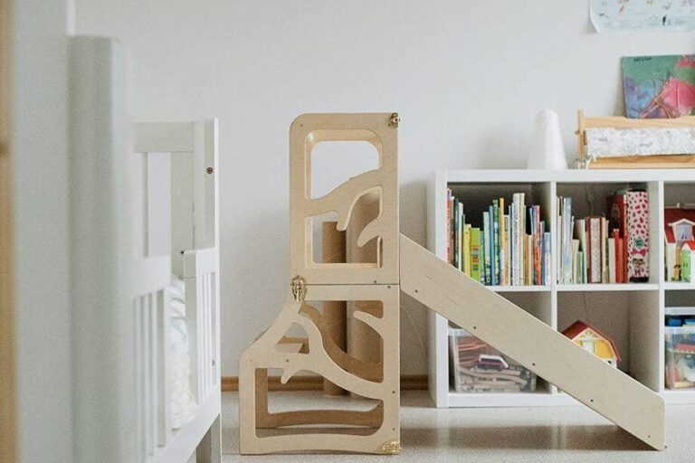 Qu'est-ce qu'une tour d'observation 2 en 1 Montessori ?